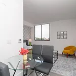 King Bed Brand New Oasis Minutes To Brickell