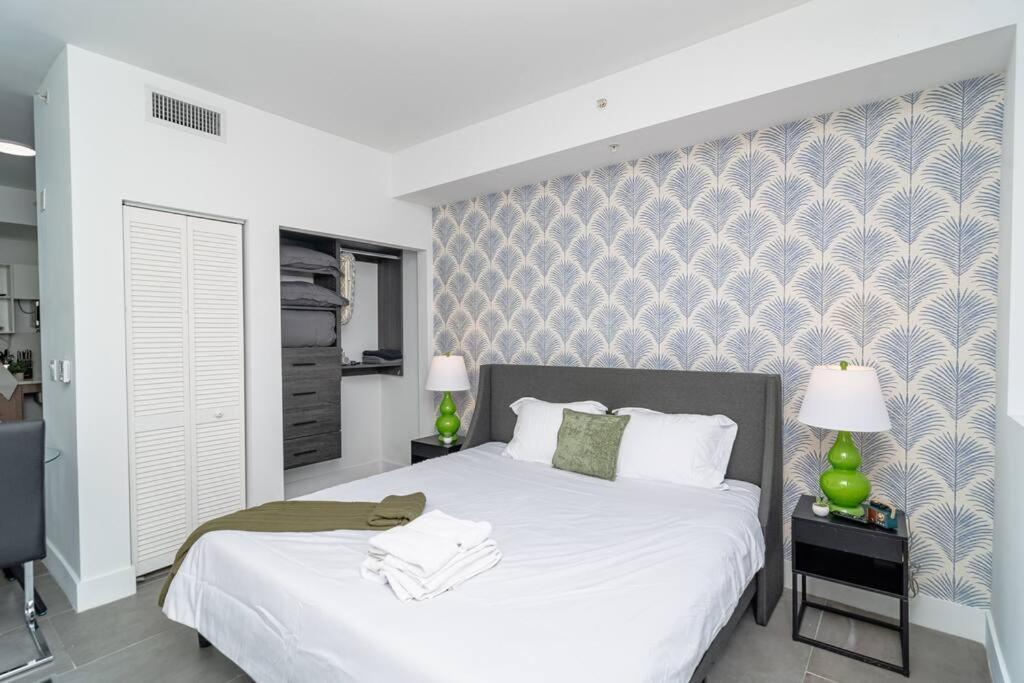 King Bed Brand New Oasis Minutes To Brickell Apartment *