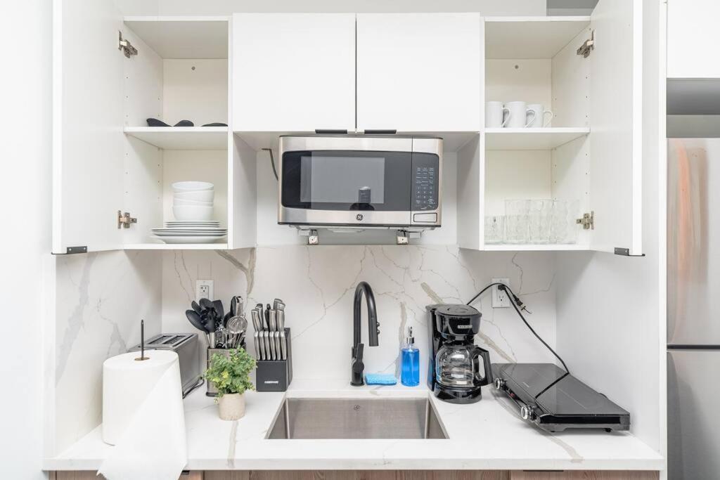 King Bed Brand New Oasis Minutes To Brickell Miami