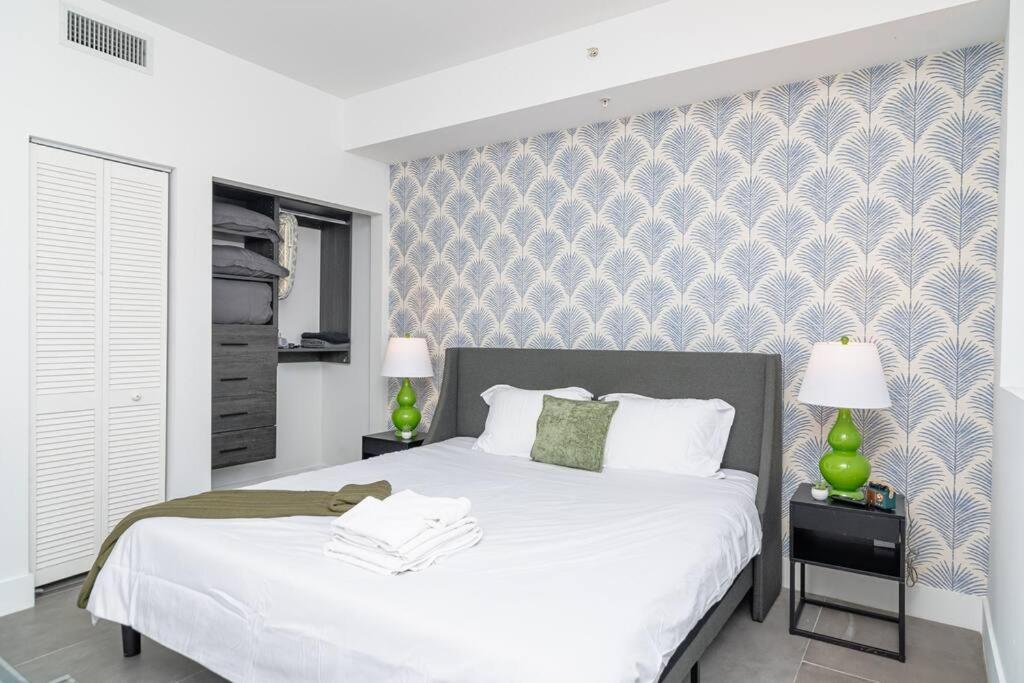 Apartment King Bed Brand New Oasis Minutes To Brickell