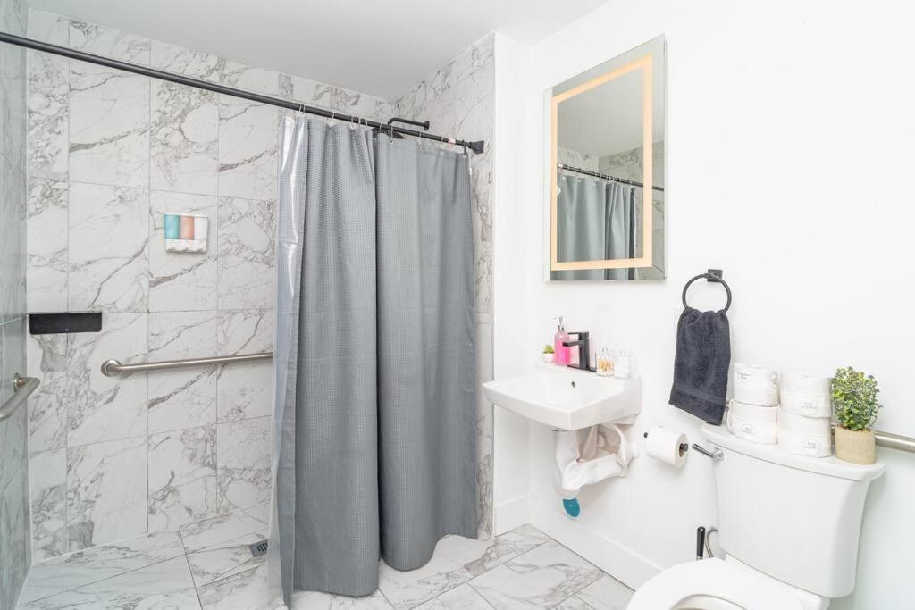 King Bed Brand New Oasis Minutes To Brickell