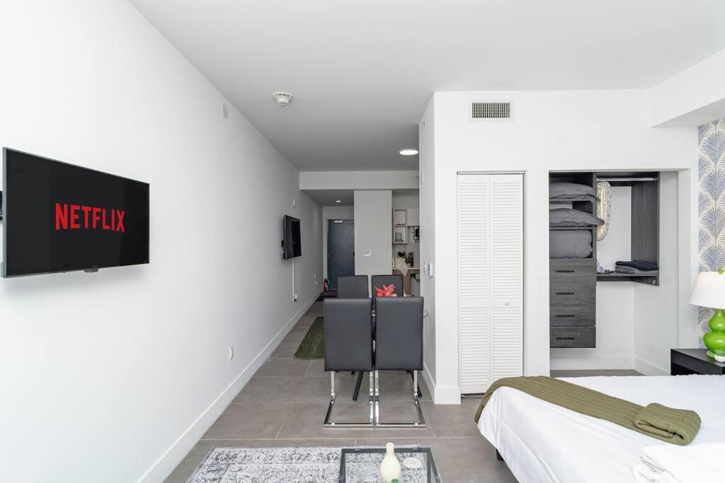 Apartment King Bed Brand New Oasis Minutes To Brickell Miami