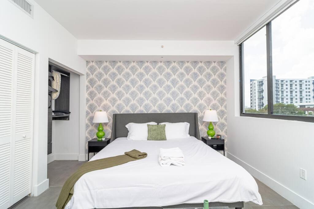 King Bed Brand New Oasis Minutes To Brickell Miami