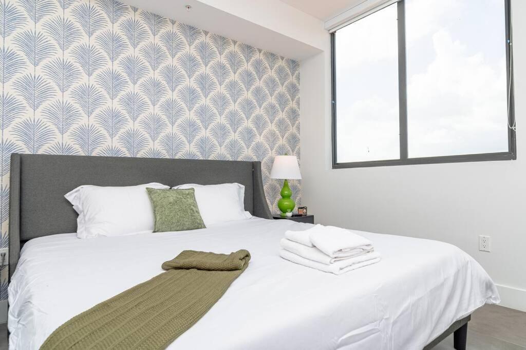 Apartment King Bed Brand New Oasis Minutes To Brickell Miami