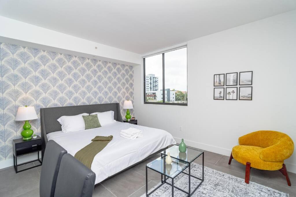 King Bed Brand New Oasis Minutes To Brickell Apartment